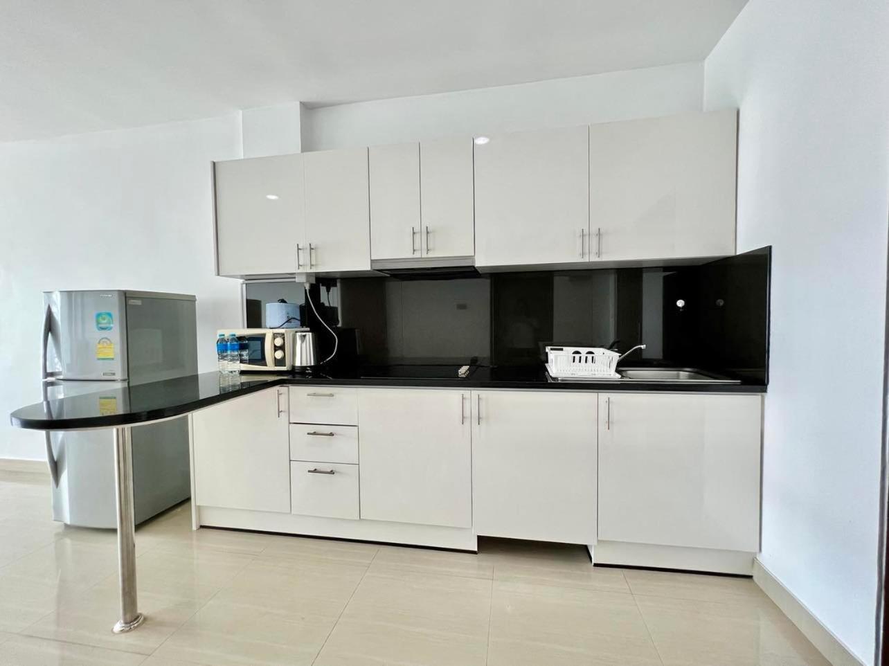 Viewtalay Beachfront By Nd Pattaya Exterior photo